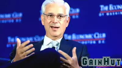 Economic Strength Contrasts with Widespread Consumer Anxiety