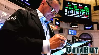 Stock Market Sees Modest Gains as Dollar Weakens Amid Tariff Concerns